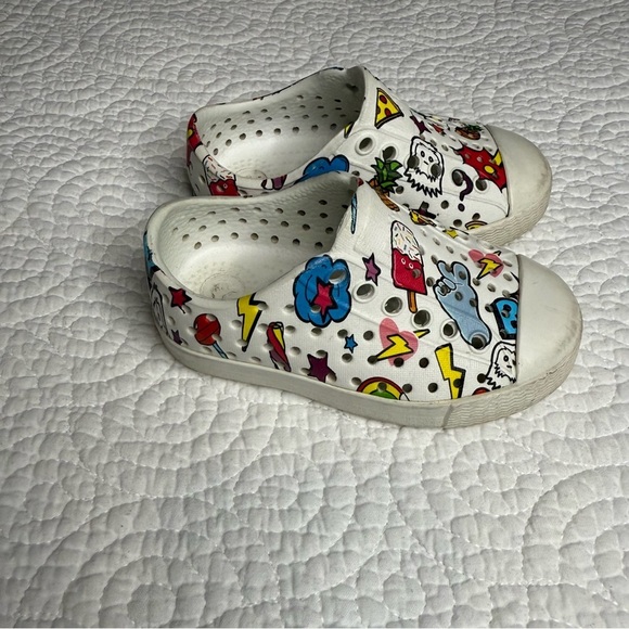 Native Shoes White Water Shoes with Playful Design - Picture 4 of 10